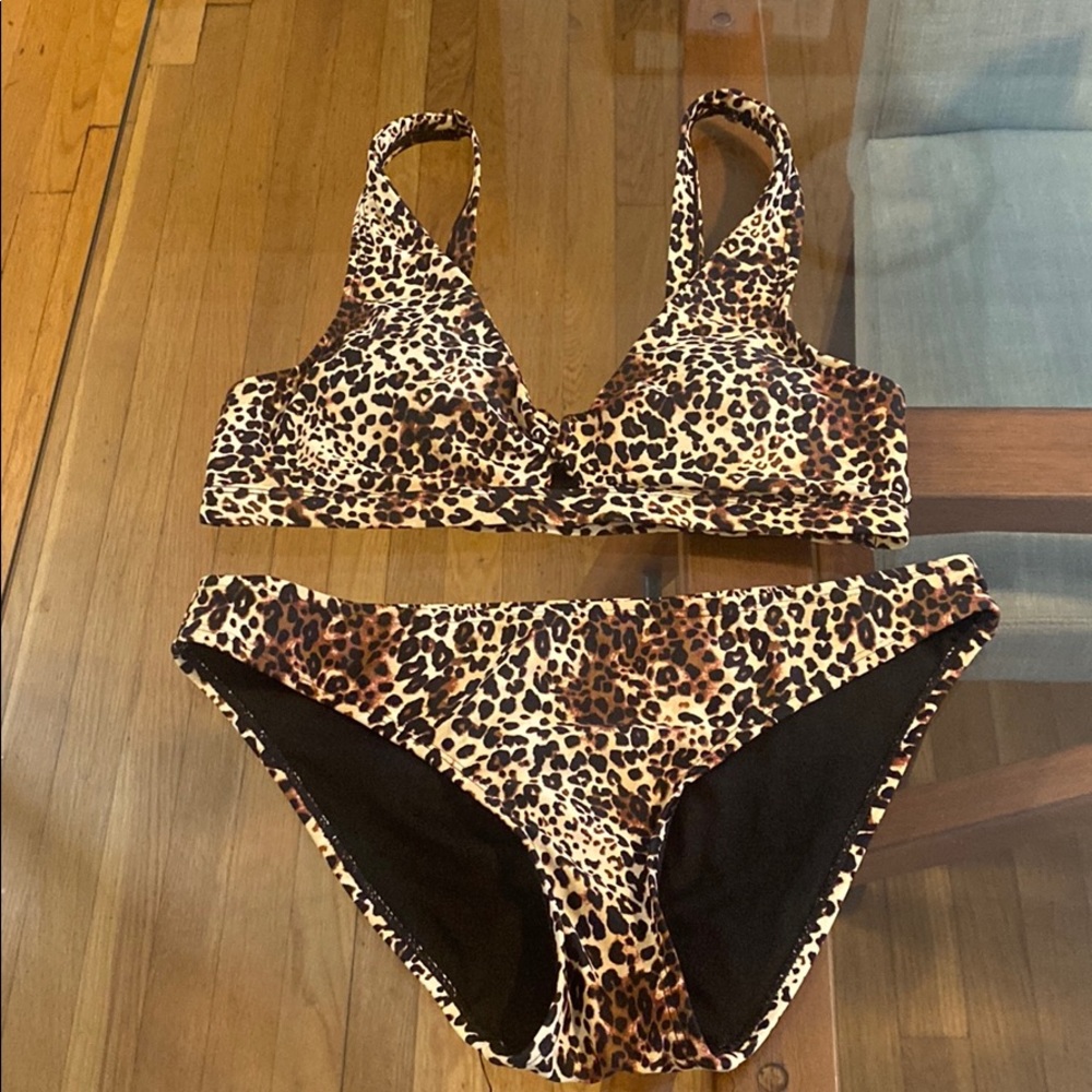 Bathing suits - Picture 1 of 4